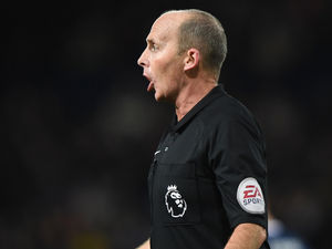 Supporting image for story: Mike Dean admits he shouldn't have awarded West Brom a penalty against Arsenal