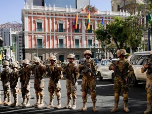 Supporting image for story: Coup attempt feared in Bolivia as troops pour into the streets