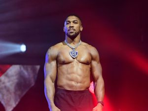 Supporting image for story: Anthony Joshua takes six rounds to overcome Youtuber turned boxer Jake Paul