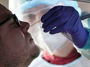 Supporting image for story: South Australia enters six-day lockdown over 22 coronavirus cases