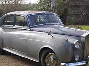 Supporting image for story: Thieves take £30,000 classic car haul