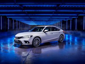 Supporting image for story: Honda’s latest Civic arrives with hybrid engine and bold new look
