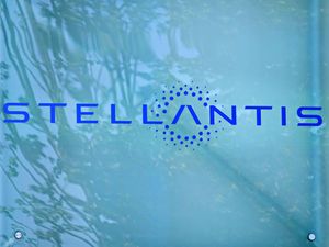 Supporting image for story: Stellantis warns it may halt UK production over electric vehicle rules