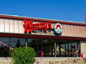 Supporting image for story: The internet is loving this grandmother who tried using a takeaway app for the first time