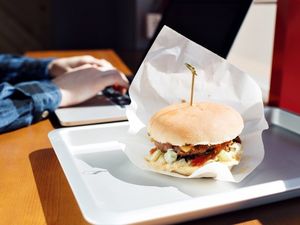 Supporting image for story: Want to lose weight? Then turn off the TV and avoid desk lunches, scientists say