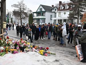 Supporting image for story: Killing of Minneapolis woman by Ice officer ‘tragedy of her own making’ – Vance