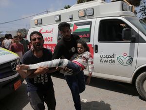 Supporting image for story: Dozens of Palestinians killed amid fighting in Gaza near hostage release zone