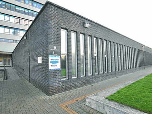 Supporting image for story: Wem man threatened his ex-partner's new boyfriend with knife 