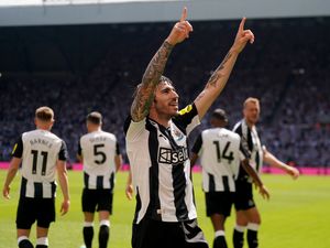 Tonali celebrates