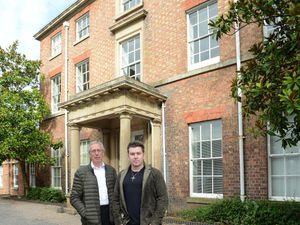 Supporting image for story: Millionaire saves Darwin's Shrewsbury childhood home 