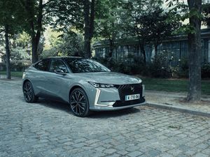 Supporting image for story: DS 4 goes on sale in limited-run La Premiere trim