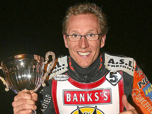 Supporting image for story: Speedway legend Peter Karlsson in Monmore return
