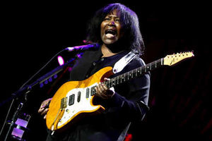 Supporting image for story: Joan Armatrading to get her star at show