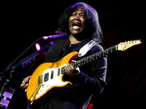 Supporting image for story: Joan Armatrading to get her star at show