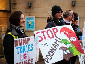 Supporting image for story: Hundreds gather to vent fury over raw sewage being pumped into River Severn