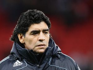 Supporting image for story: Maradona requested alcohol and ‘tore out his own IVs’ in days after surgery