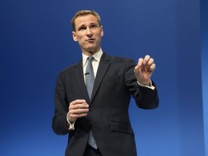 Supporting image for story: Tories promise negative net migration and 10,000 more police if elected