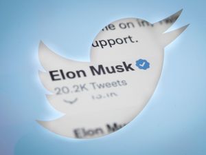 Supporting image for story: Which notable UK figures have lost their blue ticks on Twitter?