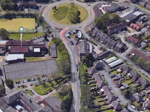 Supporting image for story: Driver arrested 'trying to flee' Halesowen crash scene