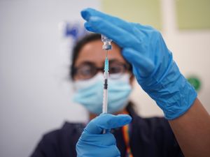 Supporting image for story: Observation period after jabs to be scrapped to speed up rollout