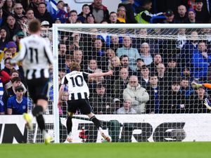 Supporting image for story: Anthony Gordon scores the only goal as Newcastle win at Chelsea