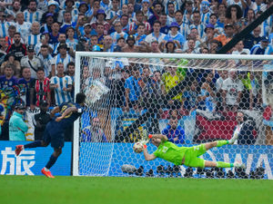 Supporting image for story: Emi Martinez's mind games help win the greatest of games