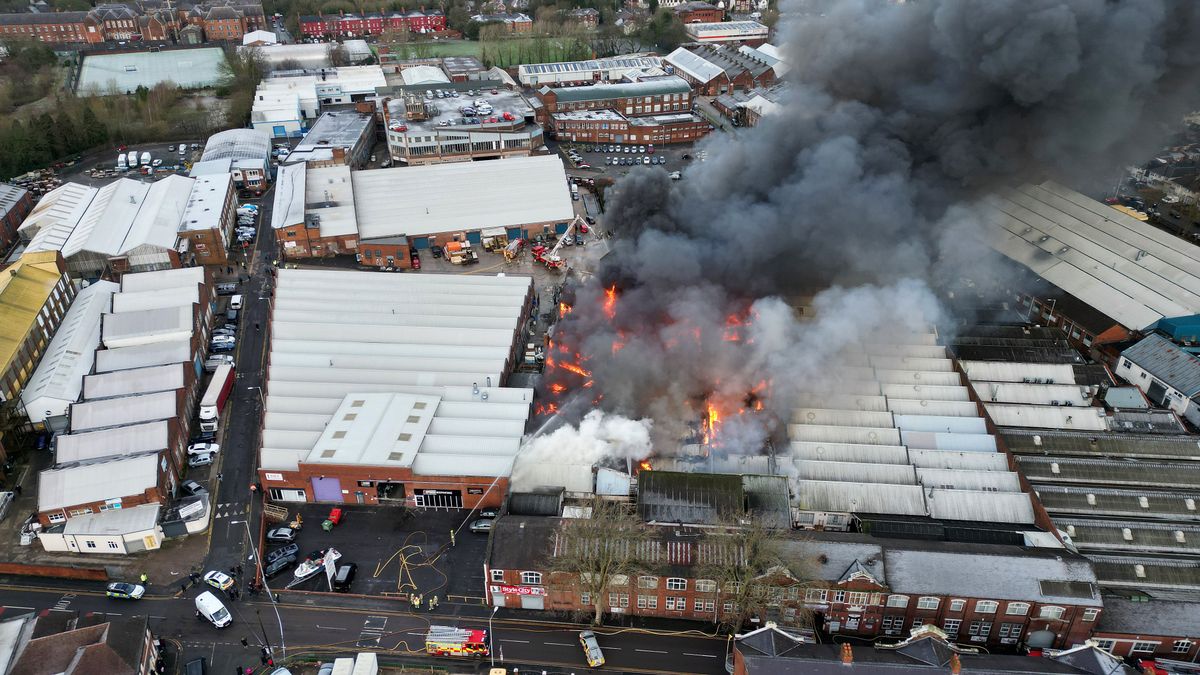 12 incredible pictures showing a huge West Midlands factory blaze