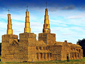 Supporting image for story: Stunning replica of Lichfield Cathedral - made of straw