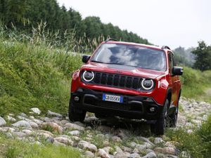 Supporting image for story: Jeep launches new Renegade plug-in hybrid