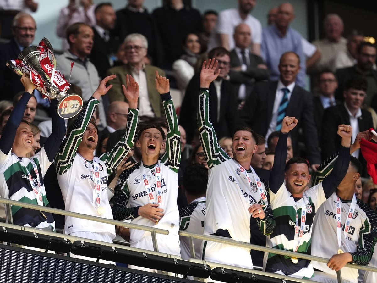 Sunday’s briefing: Sunderland promoted and Premier League teams set for finale