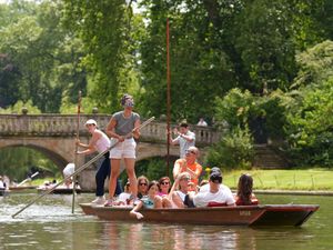 Supporting image for story: Hottest day of the year recorded as temperature soars to 31.9C
