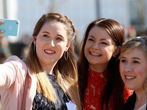 Supporting image for story: MIT and Google’s new algorithms can retouch your photos before you take them