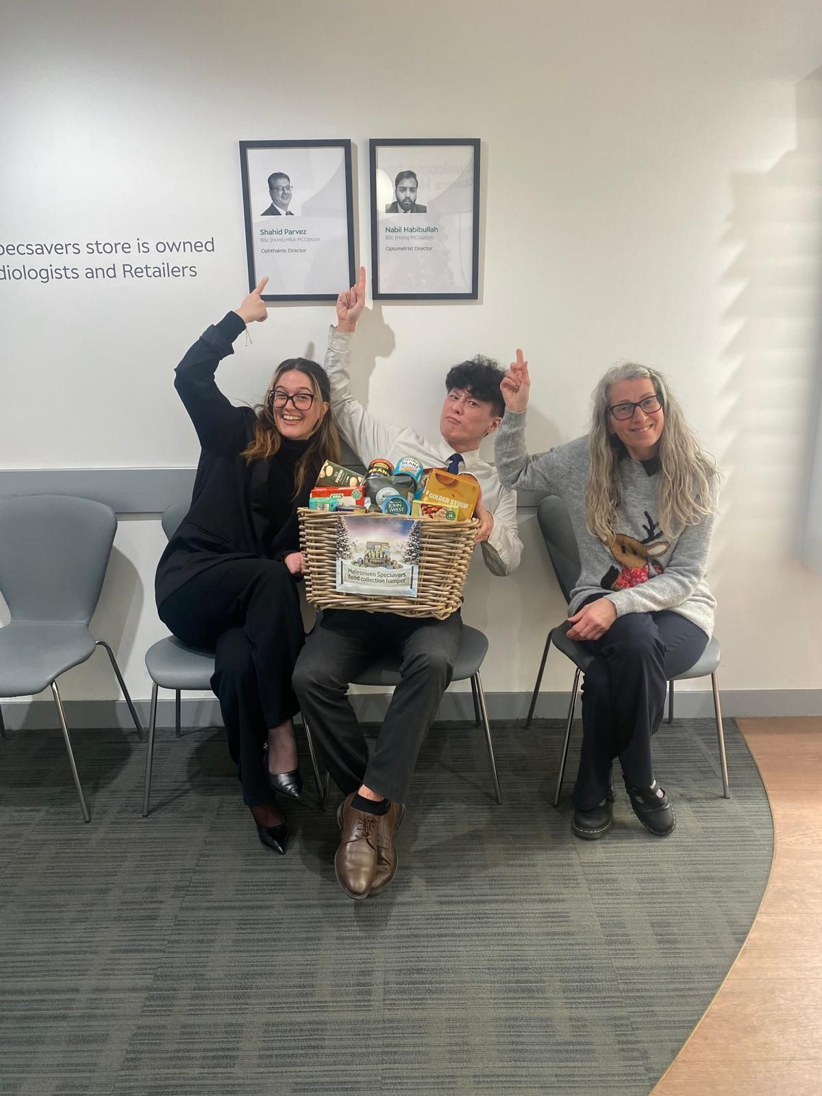 Halesowen opticians eyes up support for foodbank