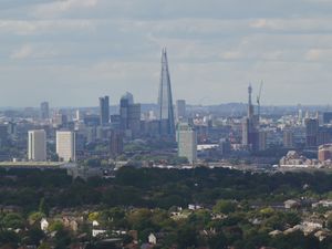 Supporting image for story: Annual UK house price growth slows as London sees average property values fall