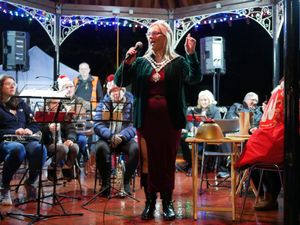Llandrindod Wells Mayor Councillor Marcia Morgan speaking to the crowds before the light switch-on. Image: Andy Compton
