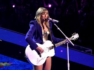 Supporting image for story: Taylor Swift Glastonbury news prompts mixed reactions