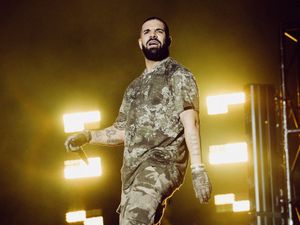 Supporting image for story: Police probe shooting outside Drake’s mansion that left security guard wounded