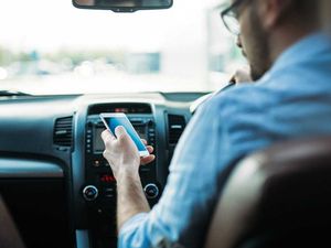 Supporting image for story: Safety organisation calls for more police to help punish those using a phone while driving