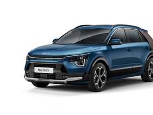 Supporting image for story: Orders open for new Kia Niro as UK pricing and specification is revealed