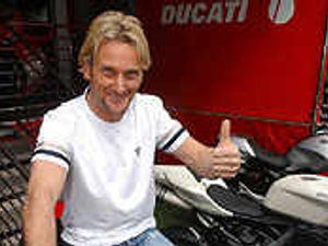 Supporting image for story: 1000s roar up for motorbike magic