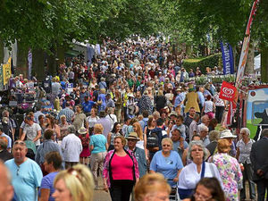 Supporting image for story: Shrewsbury gears up for flower show traffic