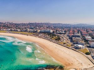 Supporting image for story: British-born rabbi among at least 12 killed in gun attack on Bondi Beach