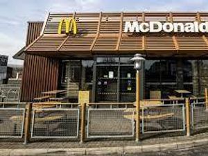 Supporting image for story: Threatening man forces McDonald's staff lock customers inside restaurant for own safety