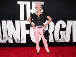 Supporting image for story: Police announce end of investigation into Anne Heche car crash