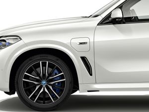 Supporting image for story: BMW becomes first automotive manufacturer to use tyres crafted from sustainable rubber