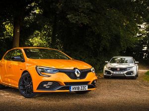 Supporting image for story: Twin Test: Renault Megane R.S. V Honda Civic Type R
