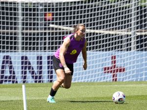 Supporting image for story: Lucy Bronze: England will give full support to Portugal after Diogo Jota’s death