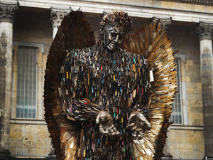 Supporting image for story: WATCH: Knife Angel sculpture in new display as 'symbol of peace'