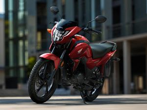 Supporting image for story: Honda’s CB125F gets upgrades and efficiency boost
