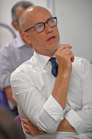 Health minister Stephen Kinnock MP visits Russells Hall Hospital.